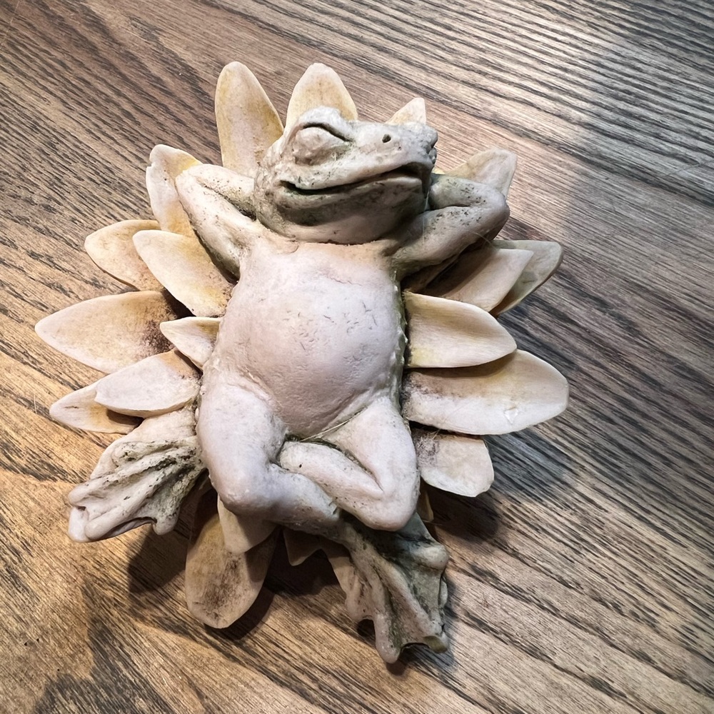 Very relaxed frog thingy haha